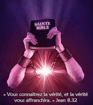 une personne se libère des chaînes du mensonge par la Bible