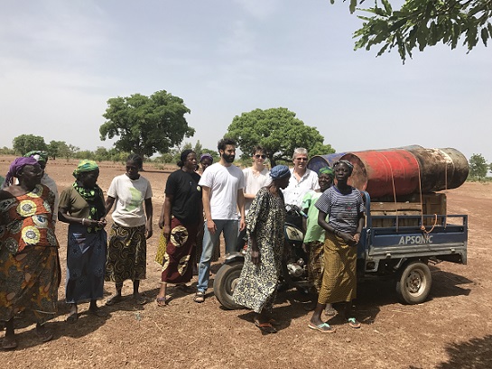 Materiel pour la construction d'un moulin dans le village de Zan (Burkina-Faso)