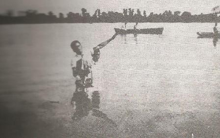 Bapteme dans la rivière Ohio en juin 1933. Une étoile apparut au dessus de lui alors qu'il allait baptiser la 17è personne